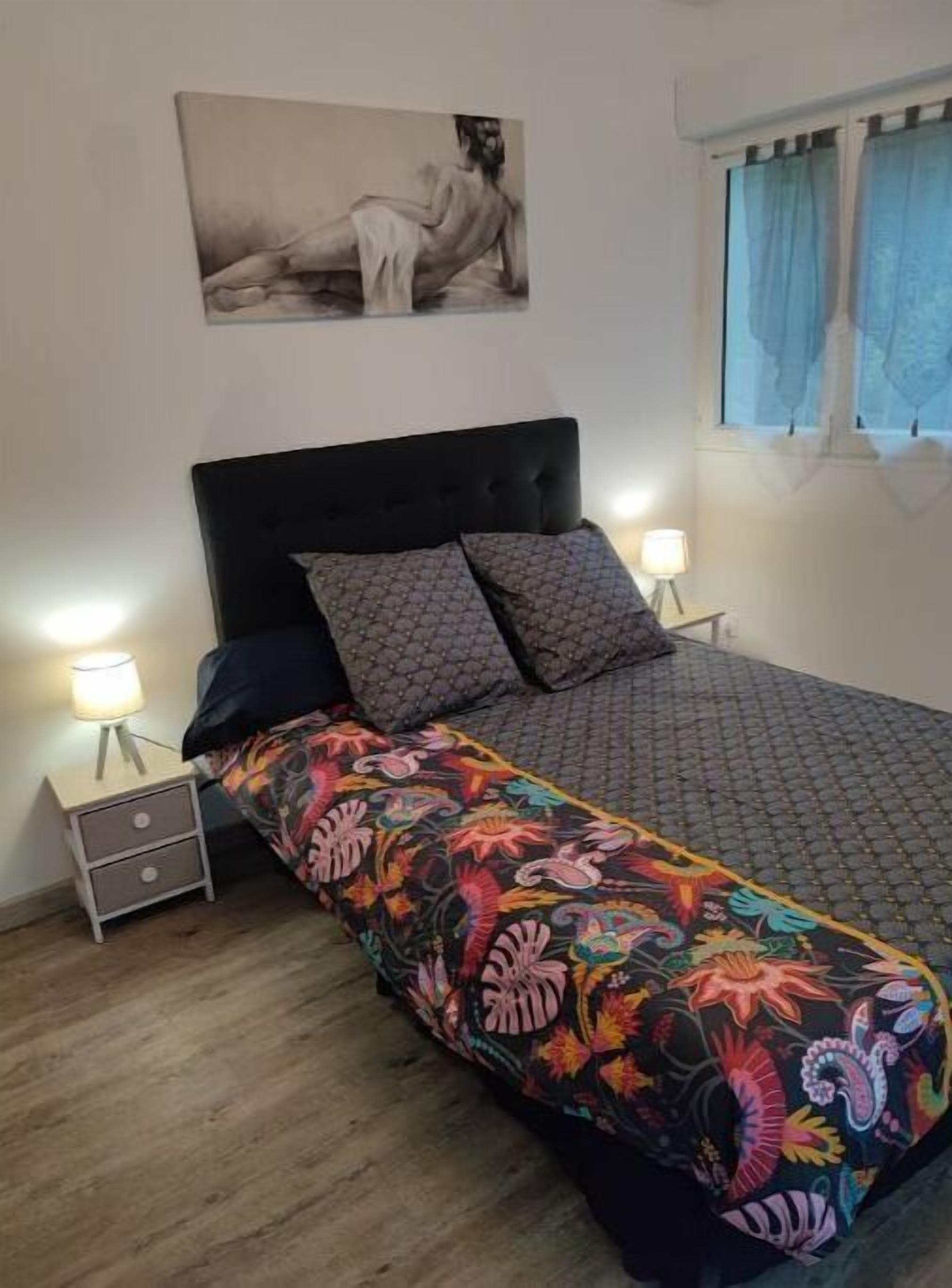 1 chambre, lit parapluie, Wi-Fi gratuit, draps fournis