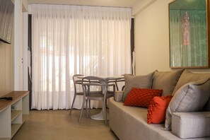 Standard-Apartment, Erdgeschoss | Wohnzimmer