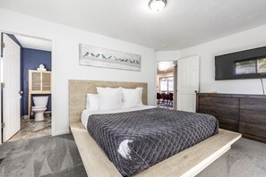 3 bedrooms, desk, iron/ironing board, free WiFi - Salt Lake City Oasis by the Mountains (Taylorsville)