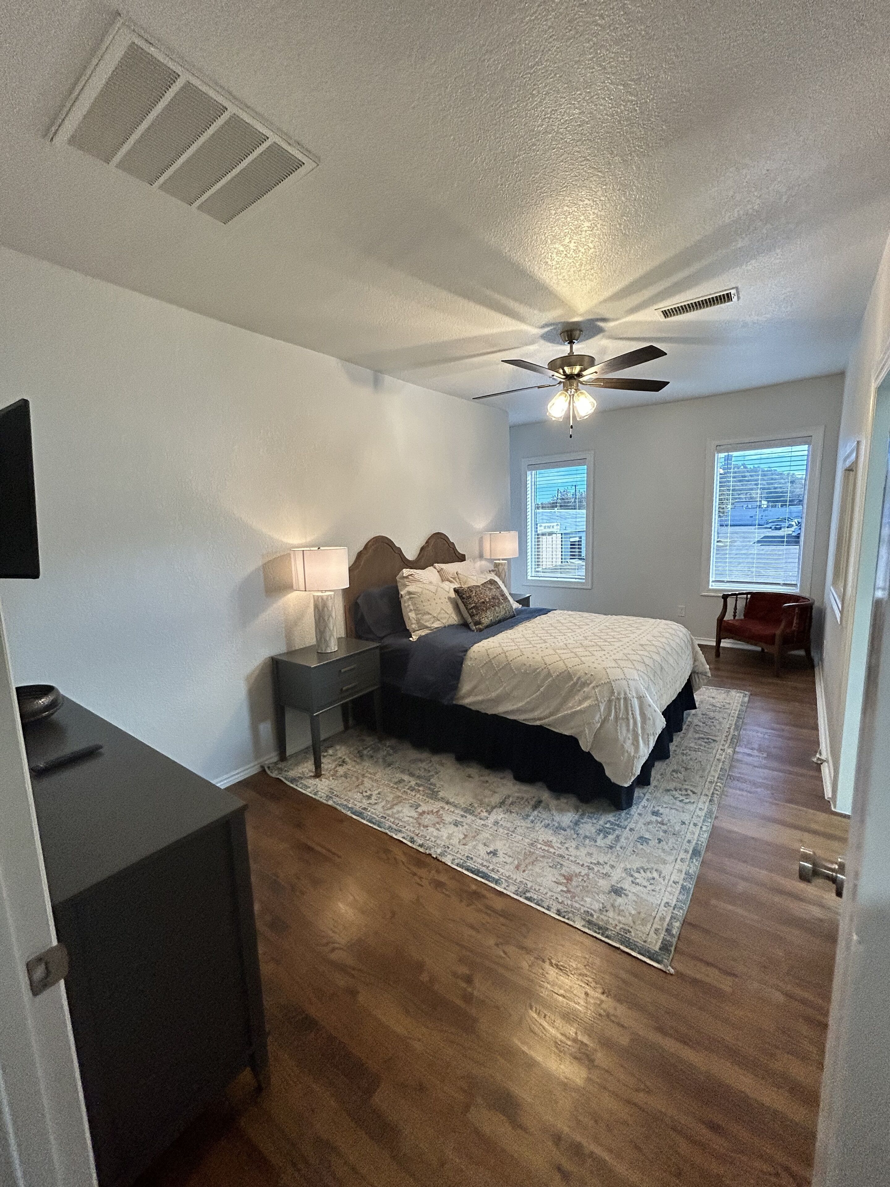 5 bedrooms, free WiFi, bed sheets
