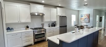 Downtown Hideaway - Minutes from PK Lake, Graham Lake & many more attractions..