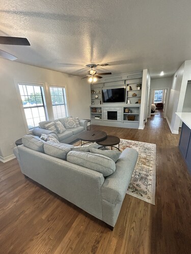 Downtown Hideaway - Minutes from PK Lake, Graham Lake & many more attractions..