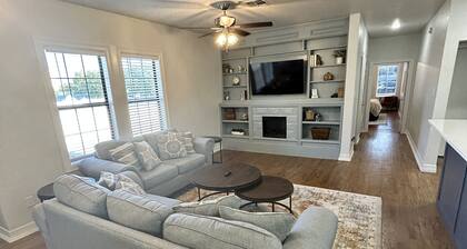 Downtown Hideaway - Minutes from PK Lake, Graham Lake & many more attractions..