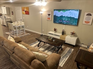 Smart TV - New Luxury Styled Cottage Home with TV in each room. (Odessa)