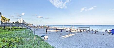 Beach nearby, sun loungers, beach towels