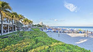Beach nearby, sun loungers, beach towels