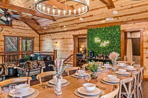 Dining - Giant Lux Cabin Private Pool Sleep28 Huge Pavilion (Sevierville)