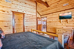 8 bedrooms, desk, travel crib, free WiFi