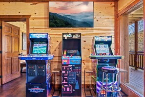 Game room - Giant Lux Cabin Private Pool Sleep28 Huge Pavilion (Sevierville)
