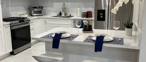 Fridge, oven, stovetop