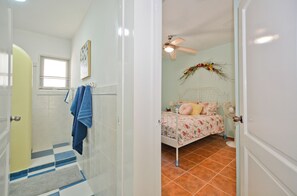 1 bedroom, in-room safe, WiFi, bed sheets