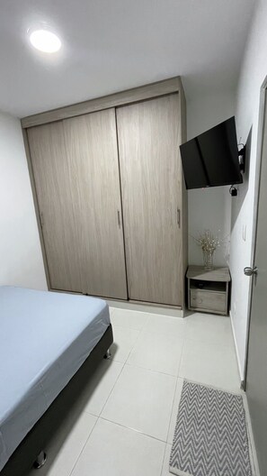 3 chambres, fer et planche à repasser, Wi-Fi, draps fournis