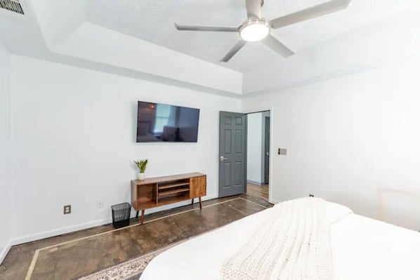 3 bedrooms, iron/ironing board, travel crib, free WiFi