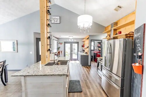 Pet-Friendly Getaway with Patio & Winery Access