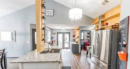 Pet-Friendly Getaway with Patio & Winery Access