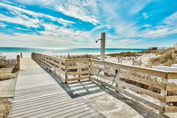On the beach - Windancer 210. Gulf Front Condo, Free Beach Service, Pool, Grill, Sugar Sand! (Miramar Beach)