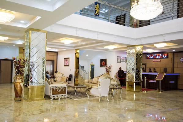 Lobby sitting area - Immaculate Diamond Hotel & Apartments (Abuja)