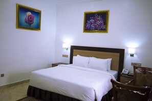 Standard Single Room | In-room safe, blackout curtains, soundproofing, iron/ironing board - Immaculate Diamond Hotel & Apartments (Abuja)