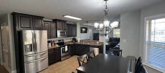 -> Central HSV: Minutes to everything! <-