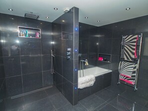 Shower - Branksome Wood House (Poole)