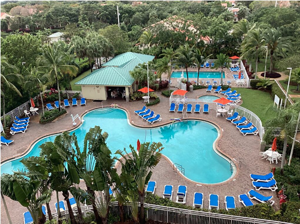 Relax in the Sun! Plenty of Pools, Near Ft Lauderdale!