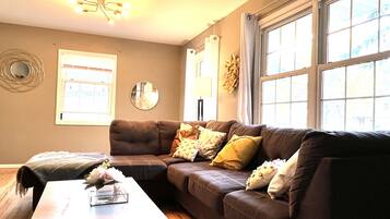 Televisor intel·ligent, videojocs i taula de tennis de taula