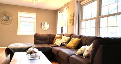 Adorable Comfy 4Bd3Ba Cottage walk to Purdue with Game Arcade + Ping Pong Table!