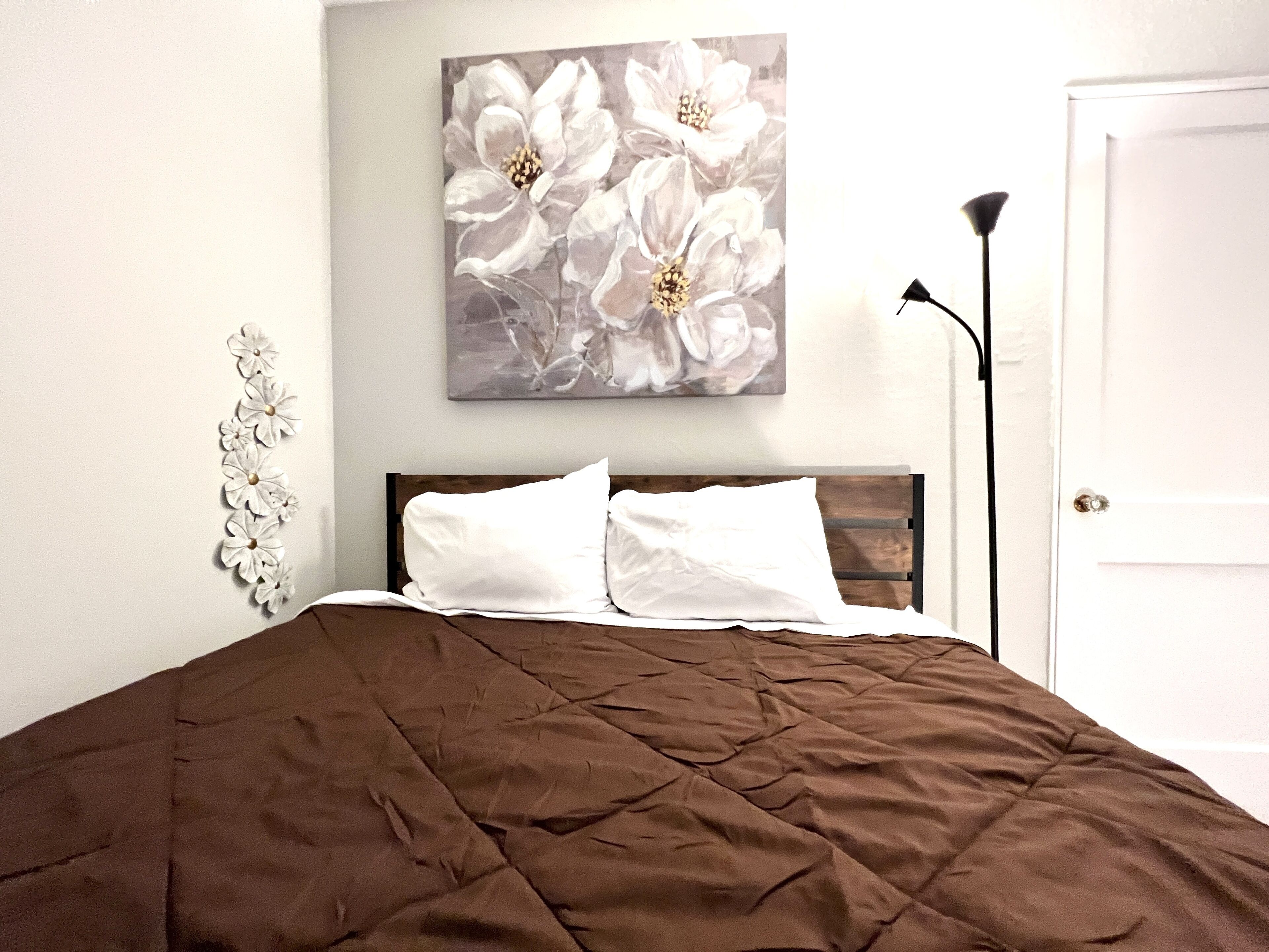 4 bedrooms, desk, iron/ironing board, free WiFi