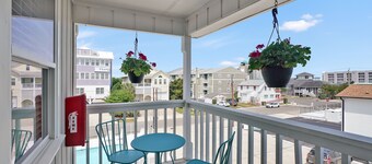 Two bed apartment - 2 Pools, Near Beach/Boardwalk/Pet friendly with a pet fee.