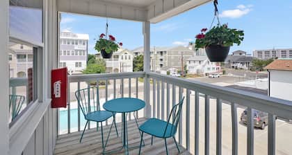 Two bed apartment - 2 Pools, Near Beach/Boardwalk/Pet friendly with a pet fee.