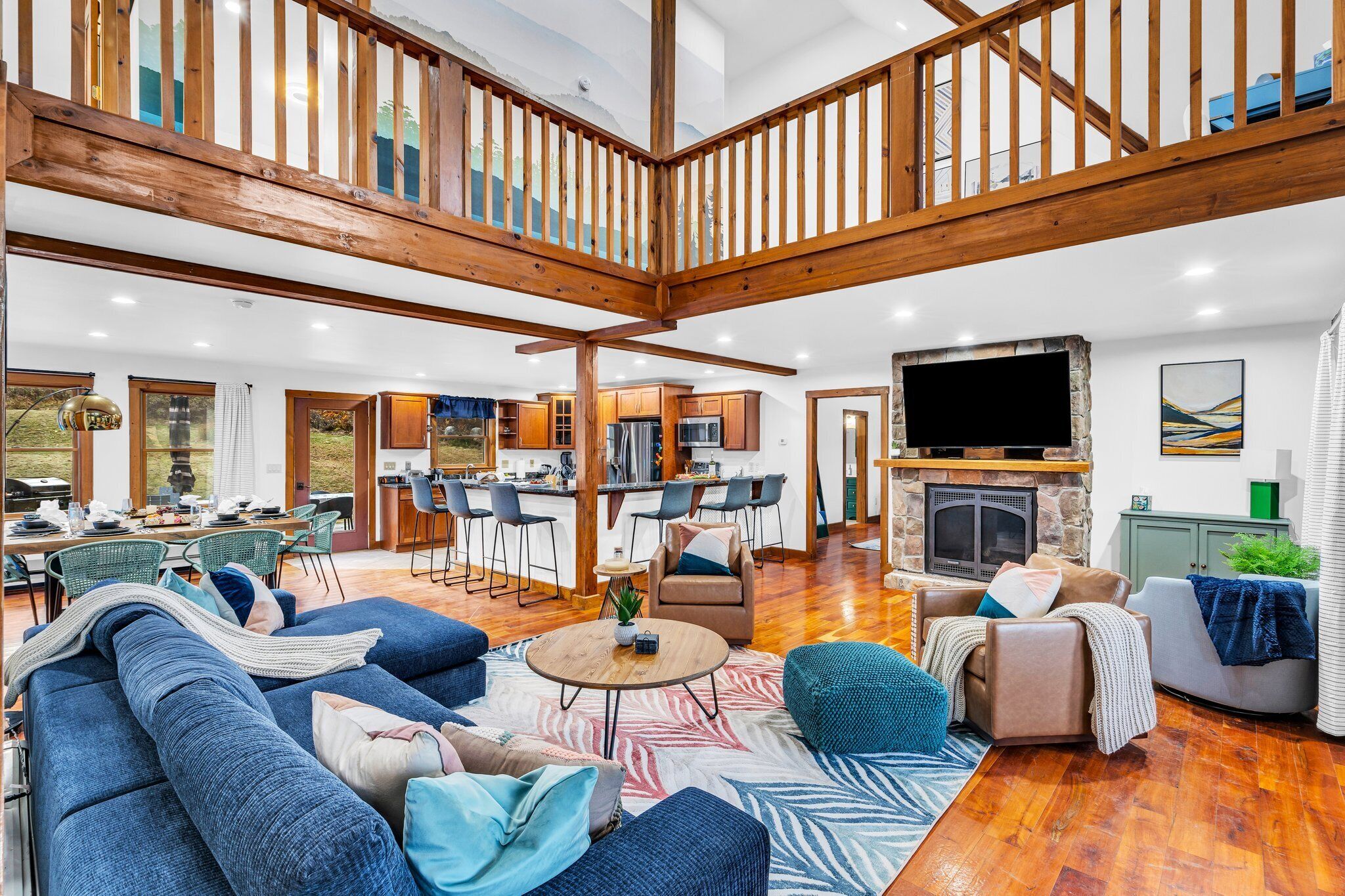 スマートテレビ、暖炉、テーブルサッカー台