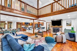 Älytelevisio, takka, pöytäjalkapallopöytä