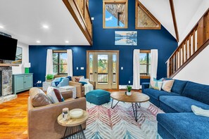 Älytelevisio, takka, pöytäjalkapallopöytä