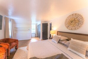 3 Schlafzimmer, Schreibtisch, Bügeleisen/Bügelbrett, Reisekinderbett