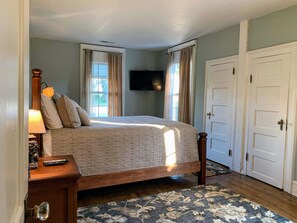 4 室のベッドルーム、WiFi (無料)、ベッドシーツ