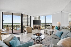 Smart TV, lettore DVD, libri