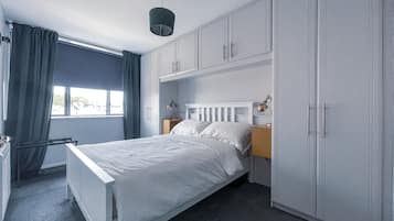 2 bedrooms, iron/ironing board, WiFi, bed sheets