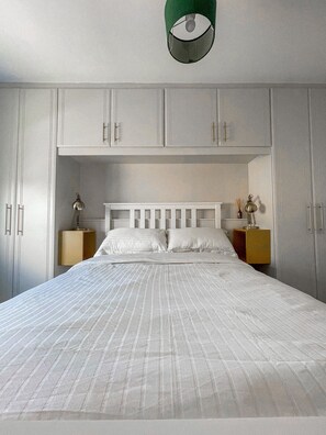 2 habitaciones, tabla de planchar con plancha, wifi y ropa de cama 