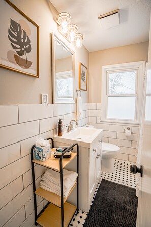 Huis, meerdere bedden, keuken, uitzicht op stad | Badkamer | Handdoeken, toiletpapier