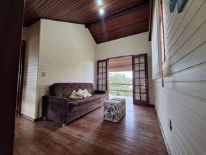 Living area - Linda Casa Ampla, Arejada à Passos da Praia (Morro das Pedras Florianópolis)