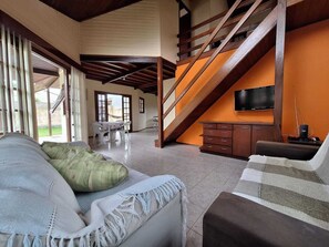 Living area - Linda Casa Ampla, Arejada à Passos da Praia (Morro das Pedras Florianópolis)