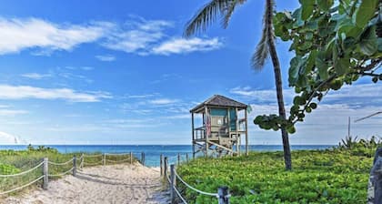 Charming 1-Bedroom Cottage Steps from the Beach! Large deck & private backyard