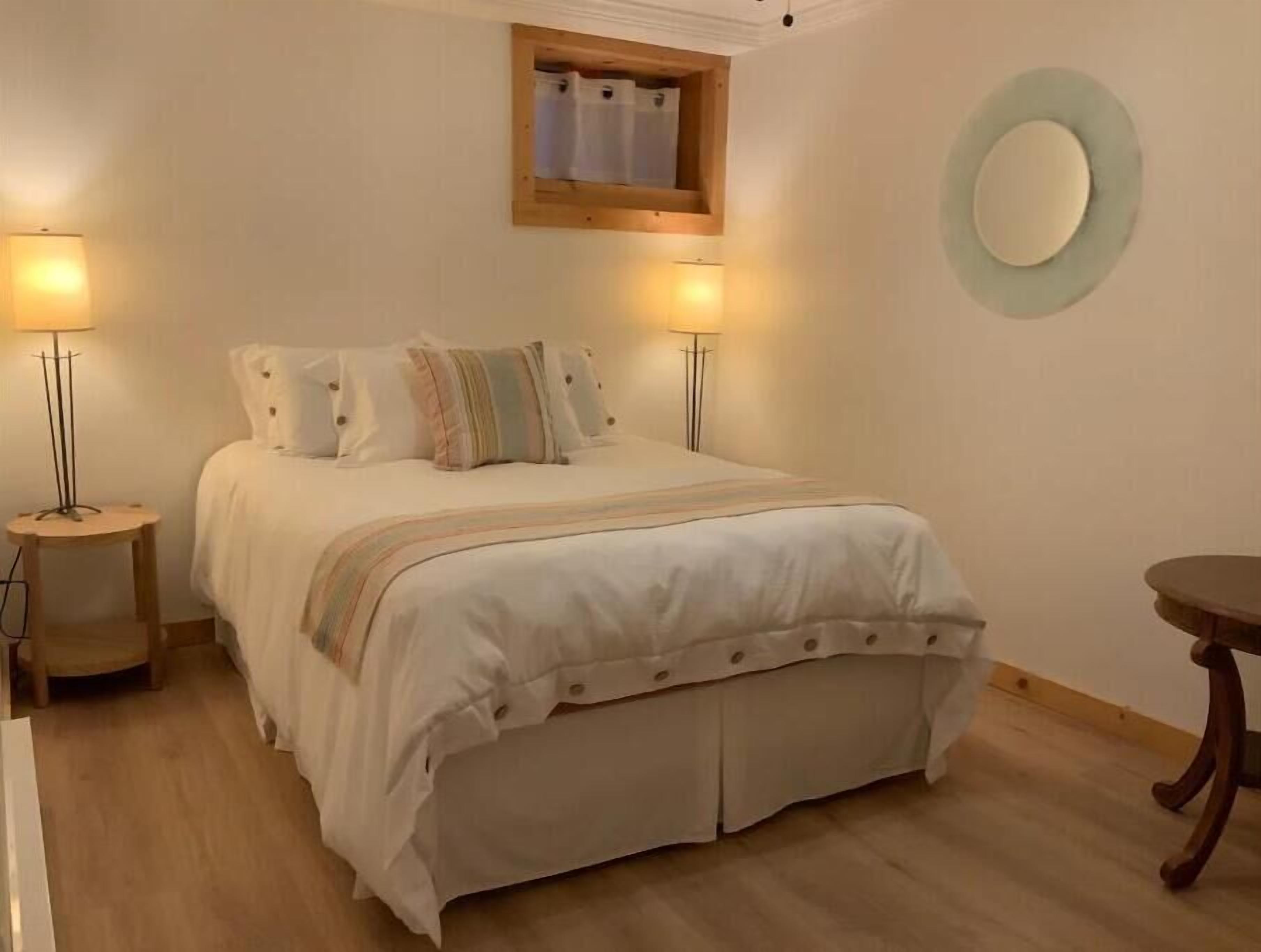 1 chambre, bureau, fer et planche à repasser, Wi-Fi gratuit
