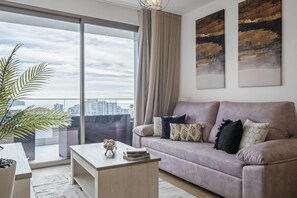 TV - Inner City by Madeira Sun Travel (Funchal)