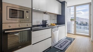 Coffee/tea maker, fridge, microwave, oven - Inner City by Madeira Sun Travel (Funchal)