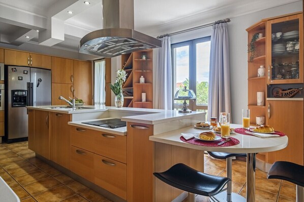 Frigorifero, microonde, forno, lavastoviglie