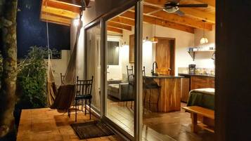 Deluxe Cottage | 1 bedroom, pillowtop beds, minibar, laptop workspace