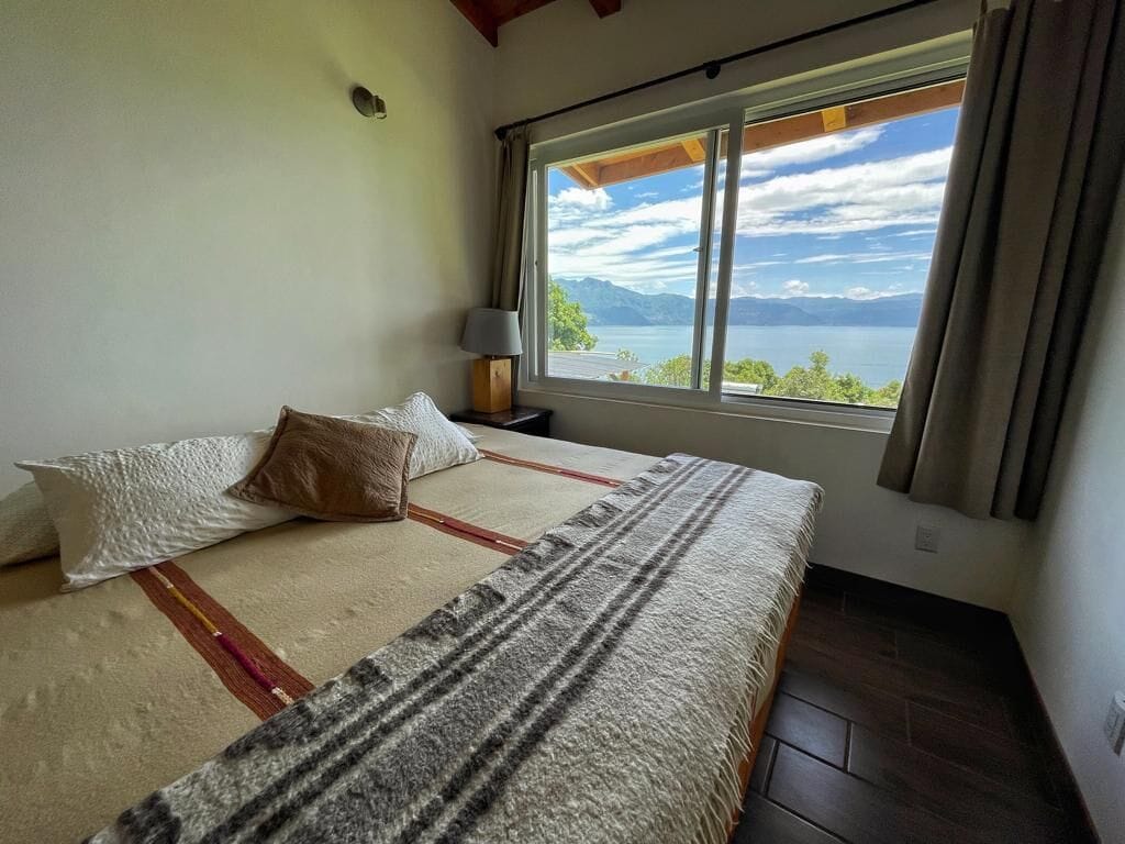 Deluxe House | Pillowtop beds, minibar, laptop workspace, free WiFi