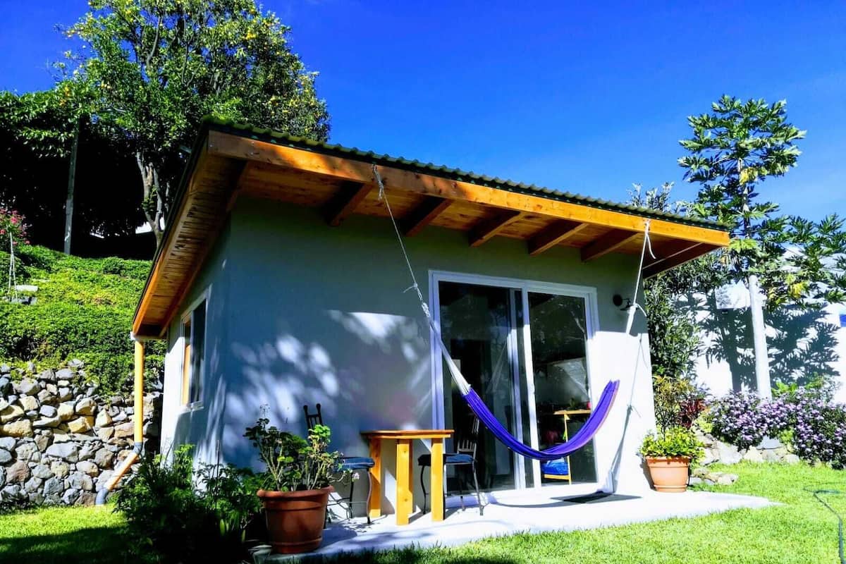 Basic-Bungalow | 1 Schlafzimmer, Pillowtop-Betten, Minibar, laptopgeeigneter Arbeitsplatz