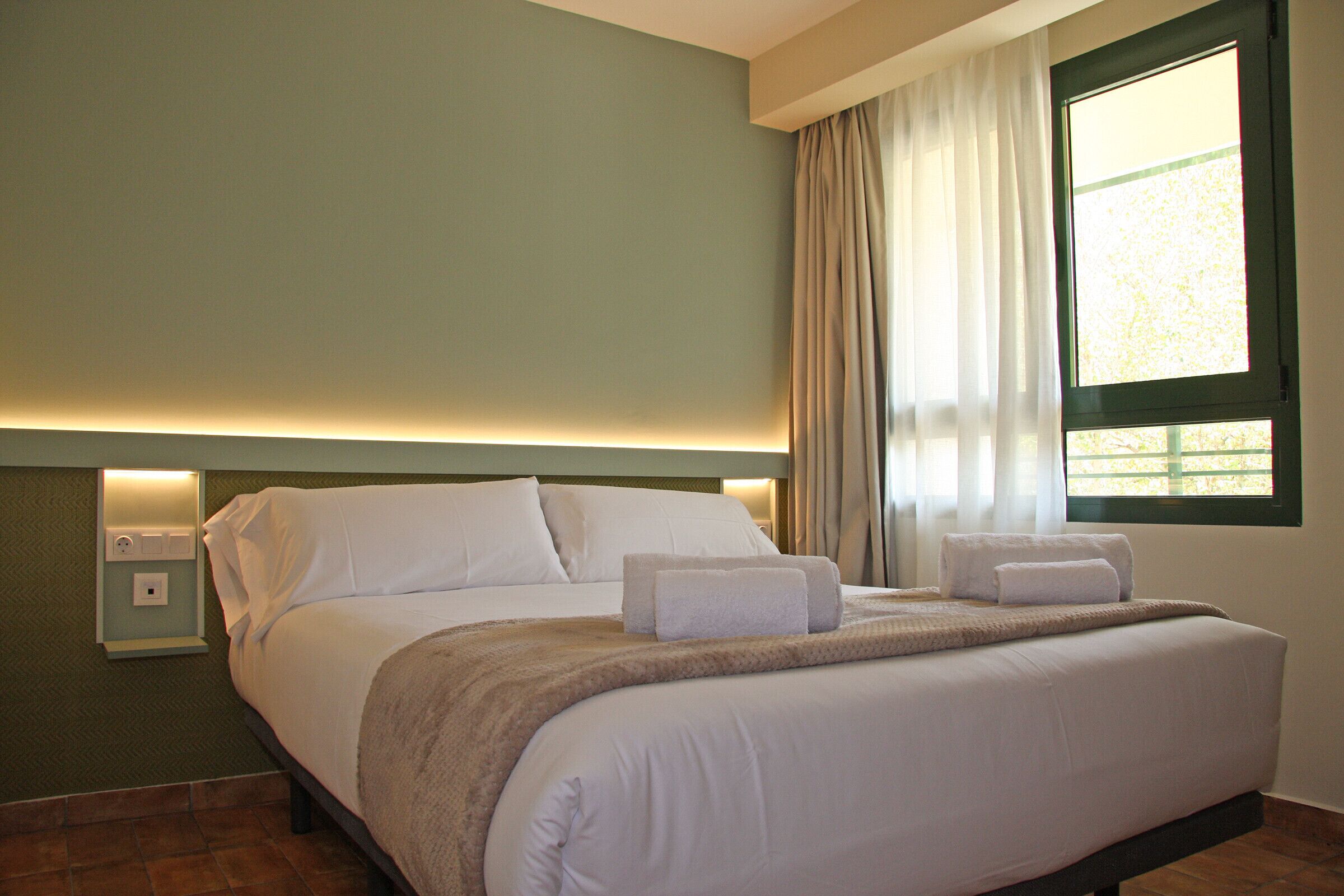 Een strijkplank/strijkijzer, gratis wifi, beddengoed